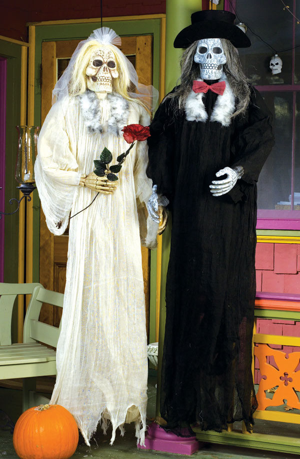 Tis Your Season | Skeleton Bride and Groom Halloween Prop Decoration